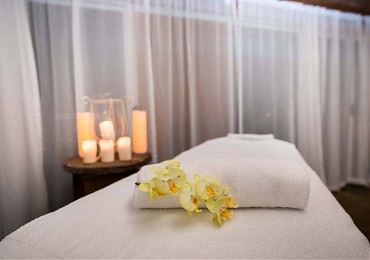 IN-ROOM COUPLES MASSAGE